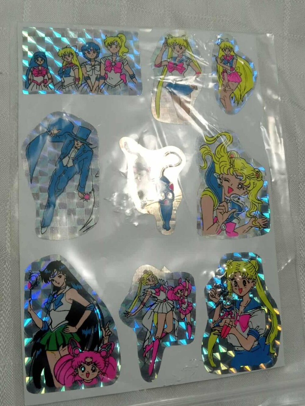 Lot No20 4 pages of vintage stickers in various sizes and designs new or not
